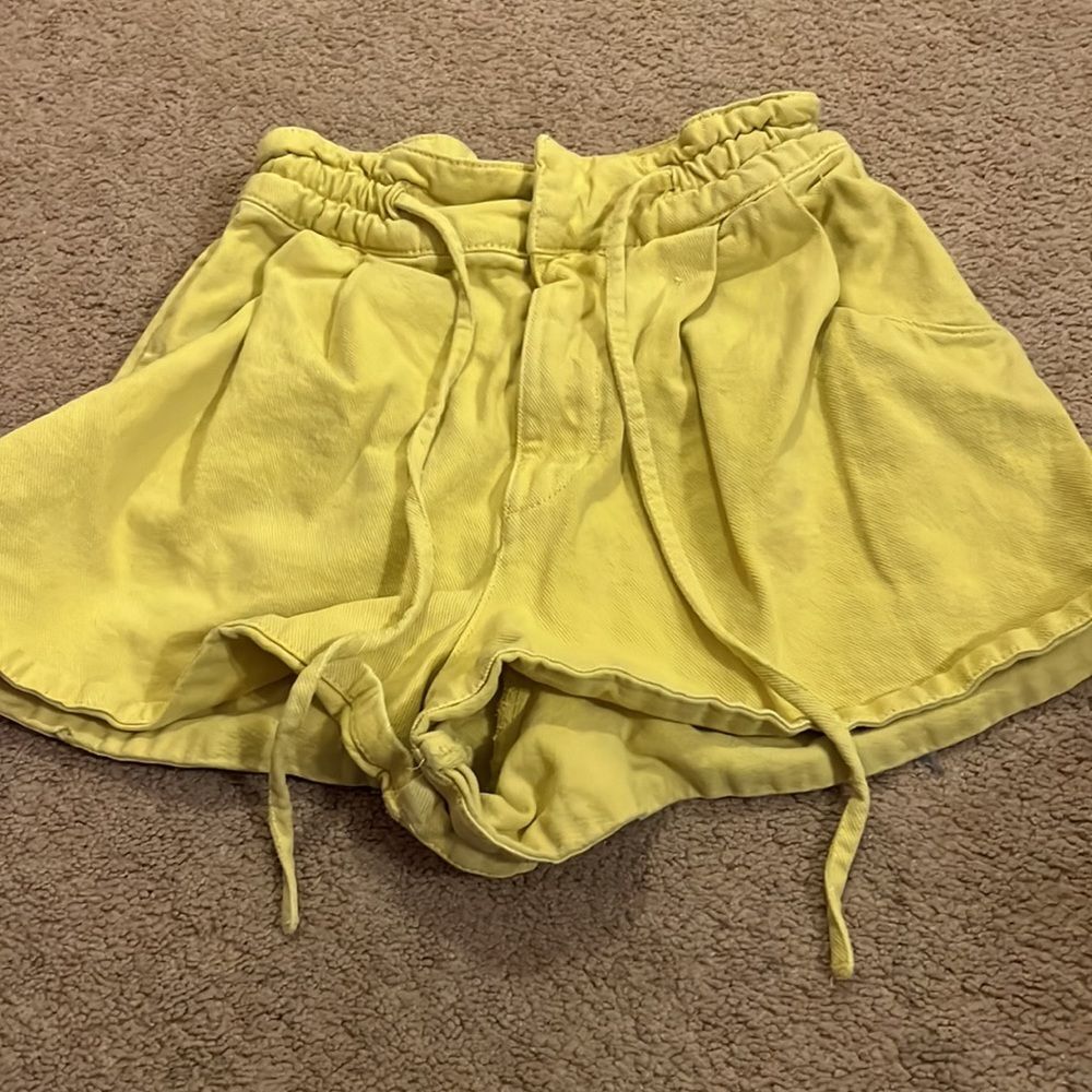 Zara small yellow shorts‎ - Picture 2 of 6